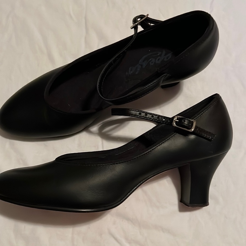 Capezio Footlight Character Shoe